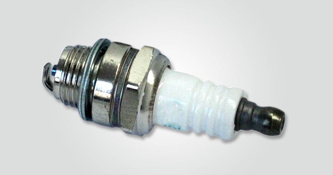 high quality sprak plug for hus 61 268 272 chainsaw spare parts